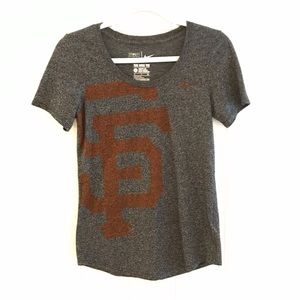 🦩Nike athletic tee charcoal/red